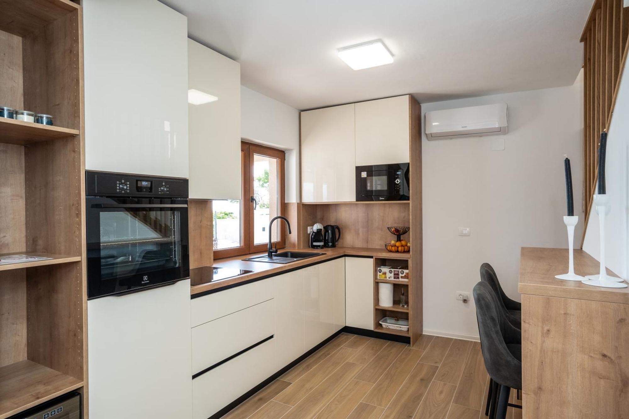 Villa Kamia With Private Heated Pool And Electric Vehicle Adapter Zubovići المظهر الخارجي الصورة