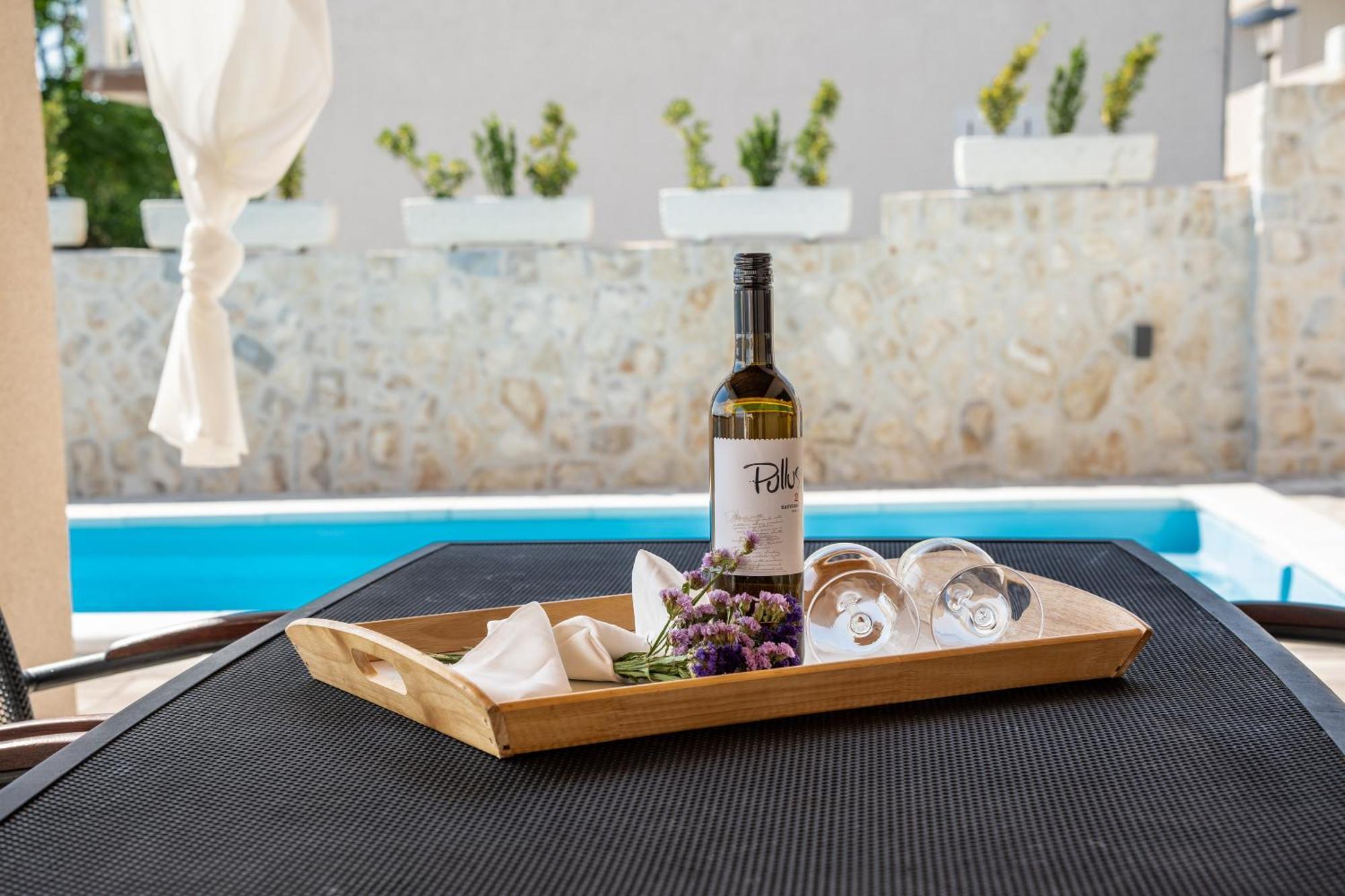 Villa Kamia With Private Heated Pool And Electric Vehicle Adapter Zubovići المظهر الخارجي الصورة